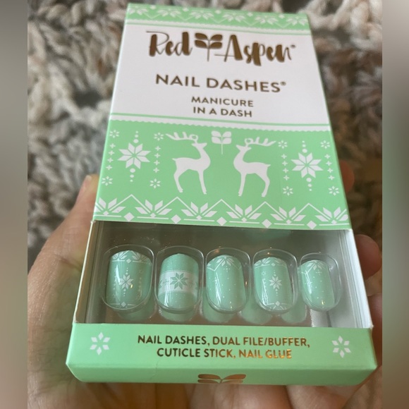 Red Aspen Nail Dashes in Elvis’s Blue Bird Day NEW Mint Green Press On Nails - Picture 2 of 4